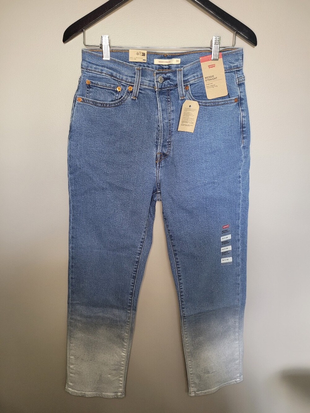 Levi's Wedgie Straight Jeans With Silver Accents NWT 30x28